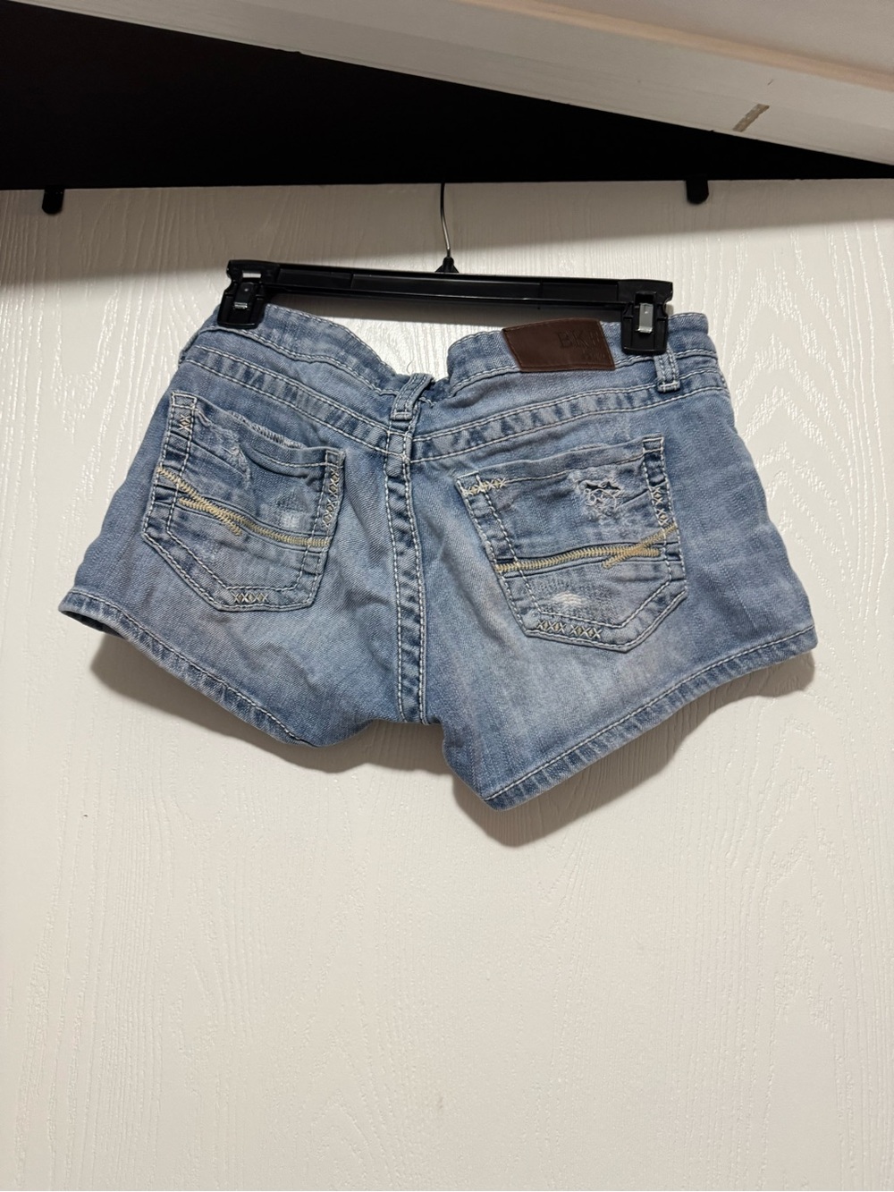 BKE Stella Jean Denim Women's Light Blue Distressed Denim Shorts Buckle - Picture 3 of 8